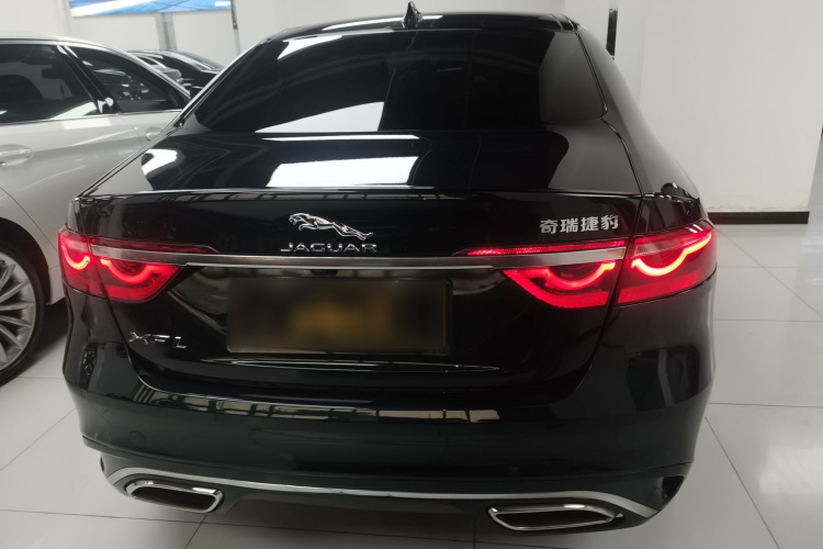 捷豹XFL 2022款 XFL 2.0T P250 两驱尊享豪华版车身外观6