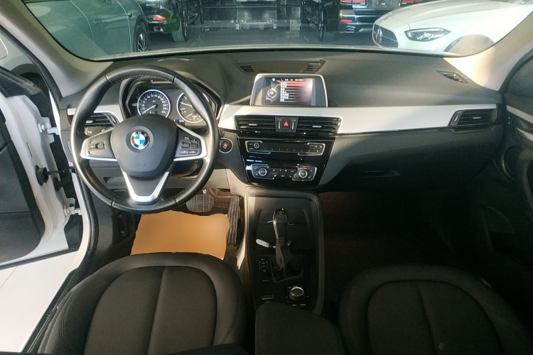 宝马X1 2016款 sDrive18Li 尊享型中控内饰12