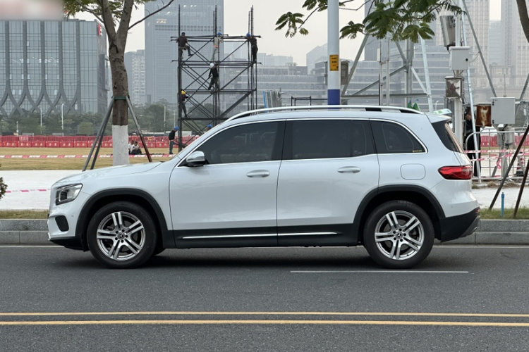 奔驰GLB 2020款 GLB 180 时尚型车身外观6002