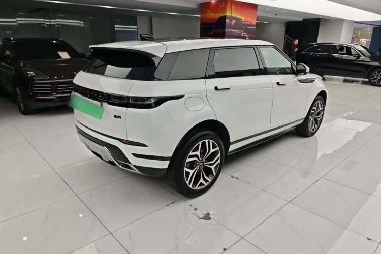 路虎 揽胜极光 2022款 极光L 249PS R-Dynamic 豪华版车身外观7