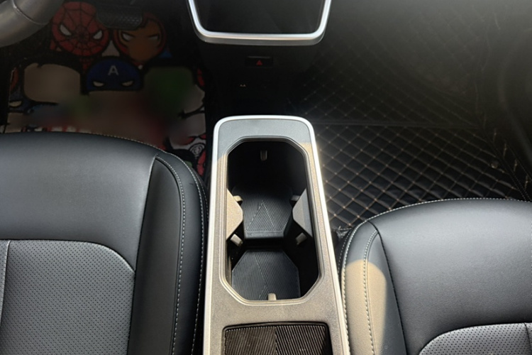 哪吒汽车 哪吒V 2022款 潮 400 Lite中控内饰7007