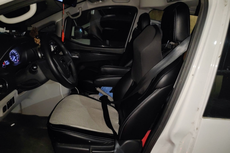 江淮瑞风 瑞风M3 2019款 PLUS 宜家版 1.8L 豪华型 9座中控内饰19