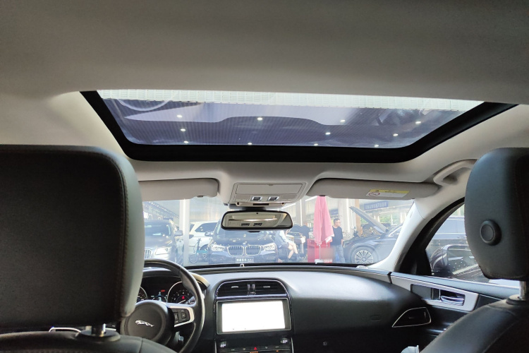 捷豹XEL 2019款 2.0T 200PS 豪华版中控内饰22