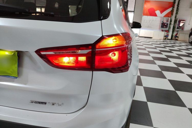 宝马X1 2019款 sDrive18Li 时尚型车身外观9