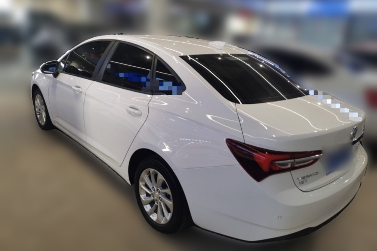 别克 威朗 2020款 15T 自动进取型车身外观5