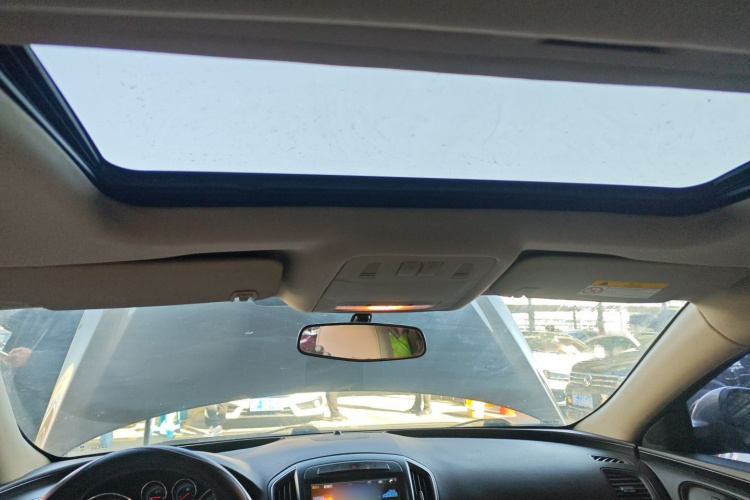 别克 君威 2014款 2.0L 领先时尚型中控内饰22