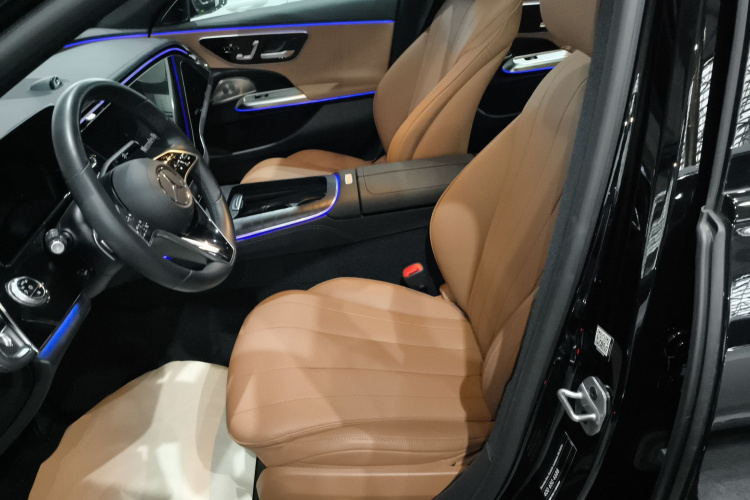 奔驰E级(进口) 2024款 E 300 豪华型运动版中控内饰19