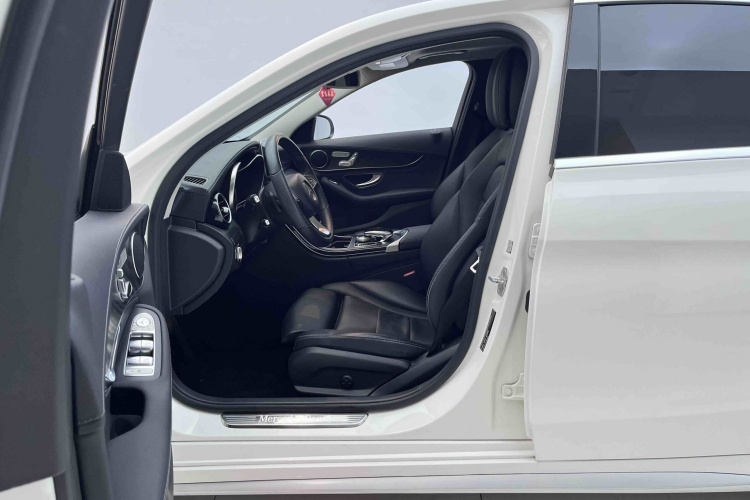 奔驰C级 2015款 改款 C 200 L 运动型中控内饰7001