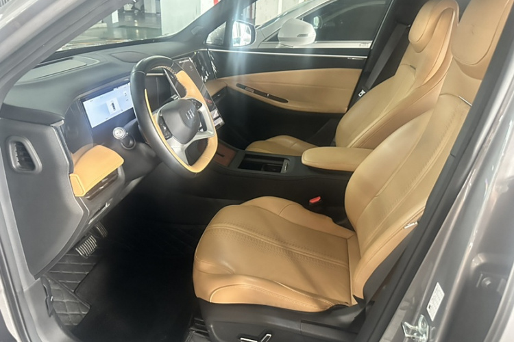 吉利银河 银河L7 2023款 1.5T 115km PLUS中控内饰7010