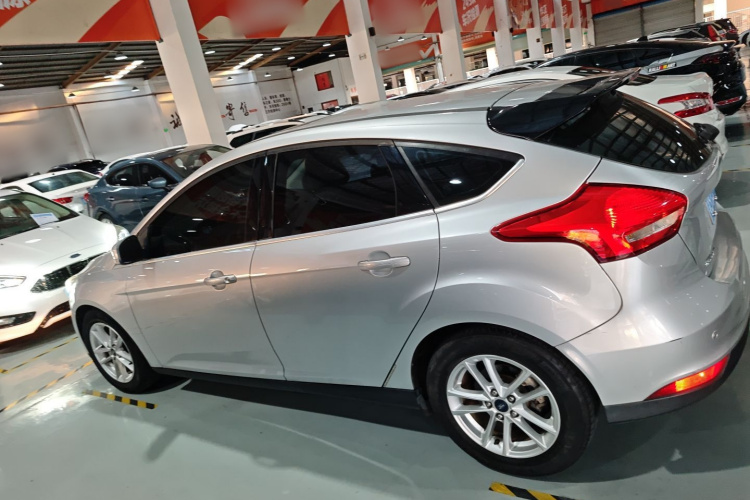 福特 福克斯 2015款 两厢 EcoBoost 180 自动精英型车身外观4