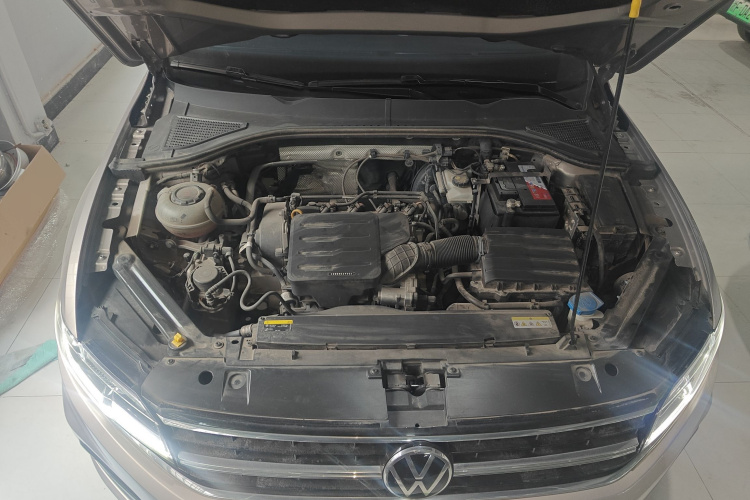 大众 宝来 2021款 1.5L 自动舒适智联版机舱底盘24