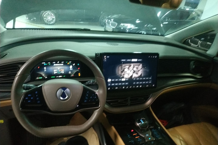 腾势D9 2022款 DM-i 1040 尊贵型中控内饰7002