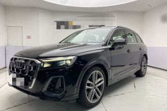 奥迪Q7 2025款 55 TFSI quattro S line运动型