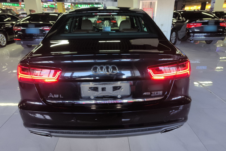 奥迪A6L 2018款 30周年年型 45 TFSI quattro 运动型车身外观6