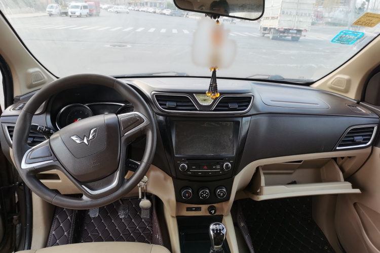 五菱汽车 五菱宏光 2015款 1.5L S1舒适国V中控内饰7002