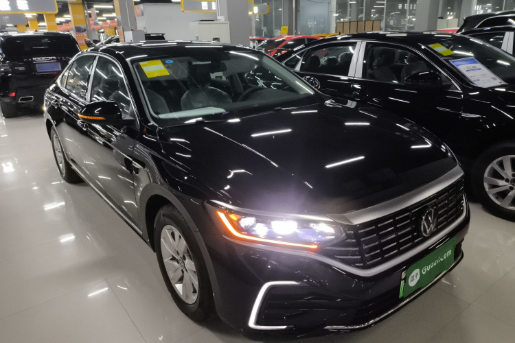 大众 帕萨特新能源 2025款 430PHEV 混动商务版车身外观3