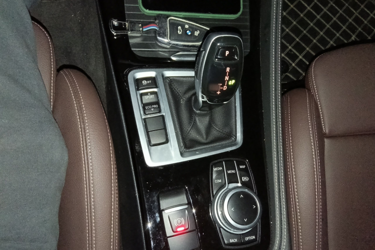 宝马1系 2021款 改款 120i M运动曜夜版局部细节18