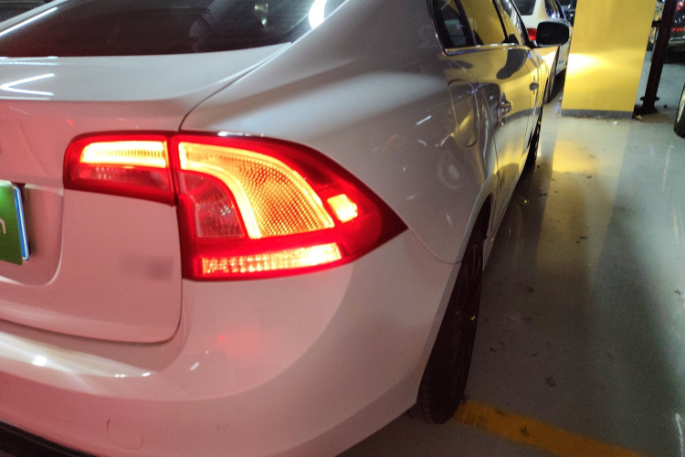 沃尔沃S60 2019款 S60L 改款 T5 智进进阶版车身外观9