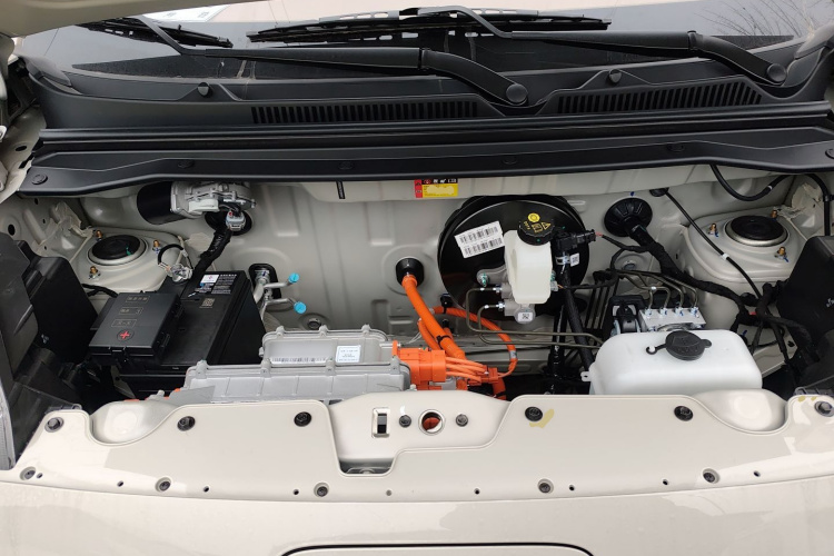 五菱汽车 宏光MINIEV 2025款 四门版 进阶款机舱底盘24