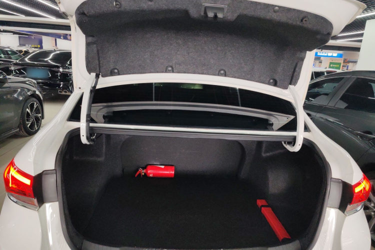 别克 英朗 2021款 改款 1.3T 自动轻混动精英型机舱底盘23