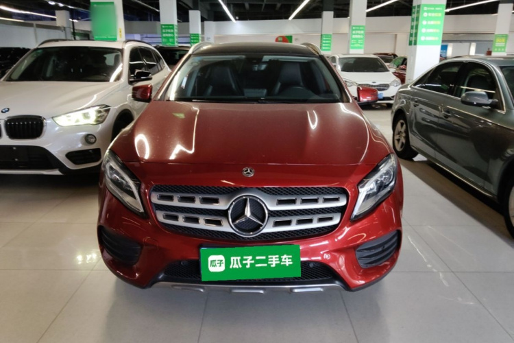 奔驰GLA 2019款 GLA 200 时尚型车身外观2