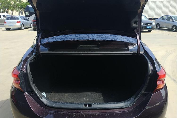 丰田 雷凌 2017款 改款双擎 1.8H GS E-CVT精英天窗版 国V中控内饰23