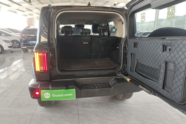 坦克300 2024款 2.0T 征服者机舱底盘23