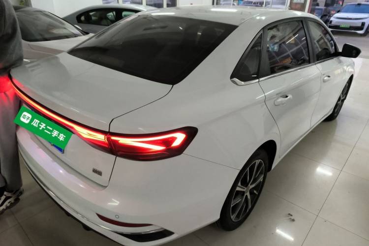 吉利汽车 帝豪 2022款 第4代 1.5L CVT旗舰型车身外观7