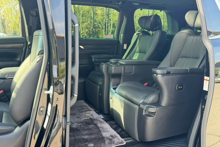 雷克萨斯LM 2020款 300h 七座隽雅版中控内饰7003