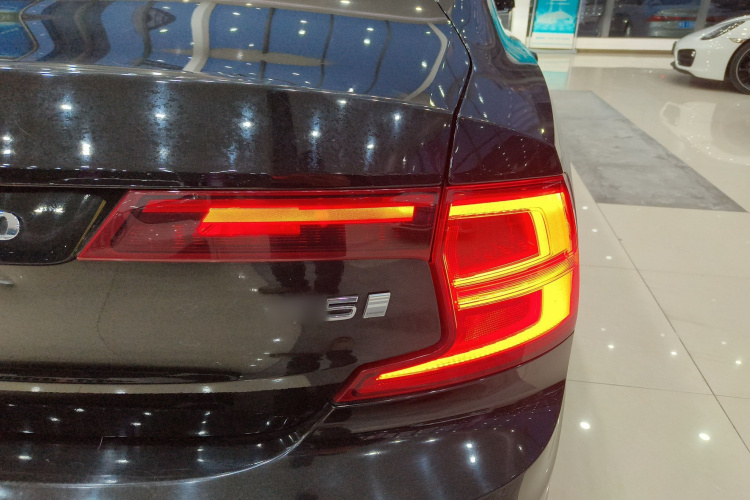 沃尔沃S90 2019款 T5 智逸版车身外观6006