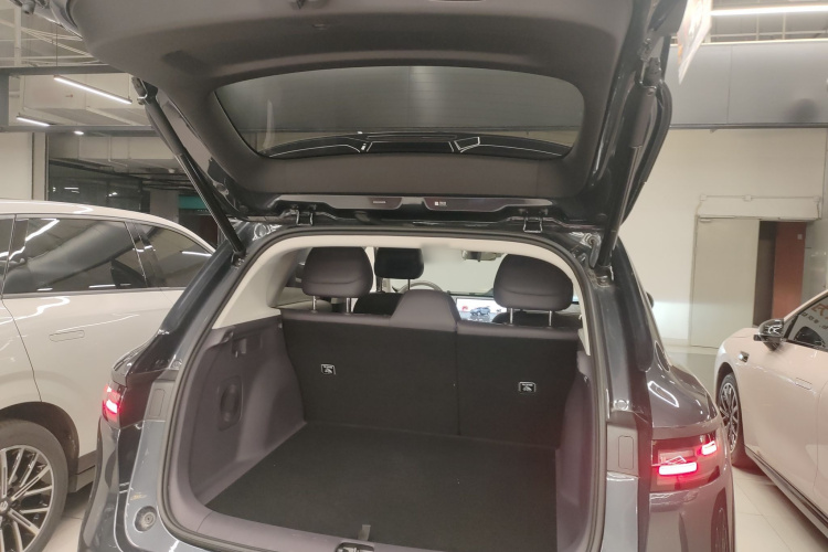 零跑汽车 零跑B10 2025款 510悦享版机舱底盘23