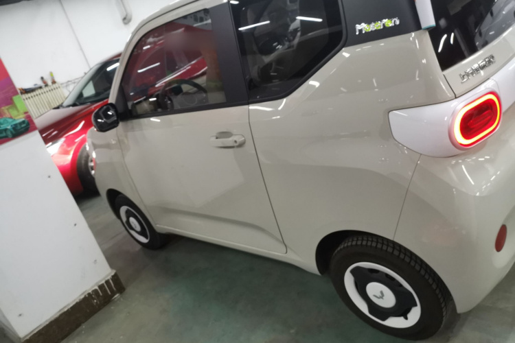 五菱汽车 宏光MINIEV 2024款 第三代 215km 青春版车身外观4