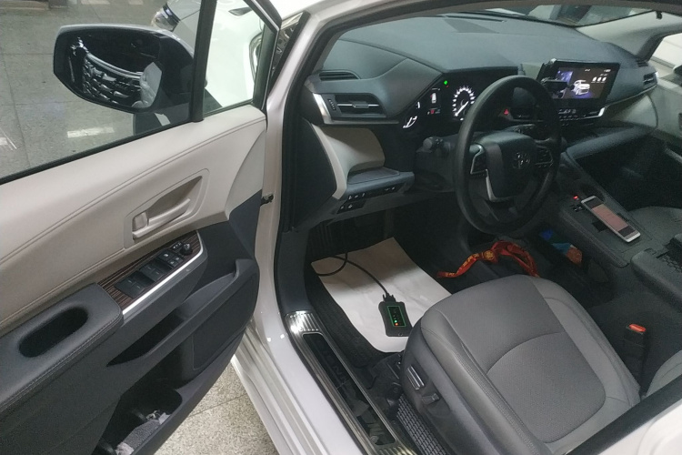 丰田 赛那SIENNA 2024款 2.5L混动 舒适版中控内饰7003