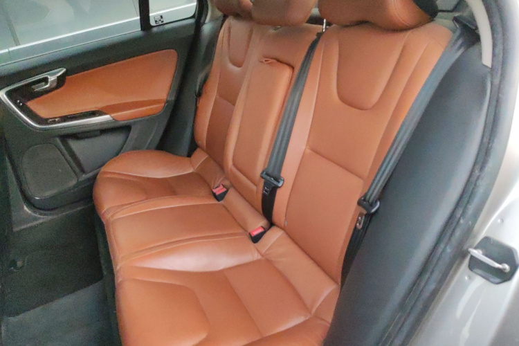 沃尔沃S60 2014款 S60L 2.0T 智远版中控内饰21