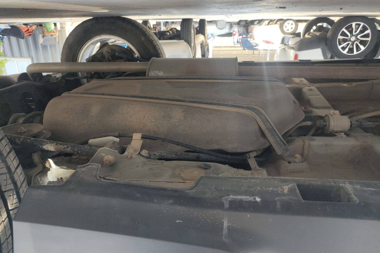 比亚迪S6 2014款 2.0L 手动豪华型 5座局部细节9015