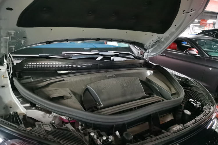 奔驰EQE SUV 2024款 500 4MATIC 豪华版机舱底盘24