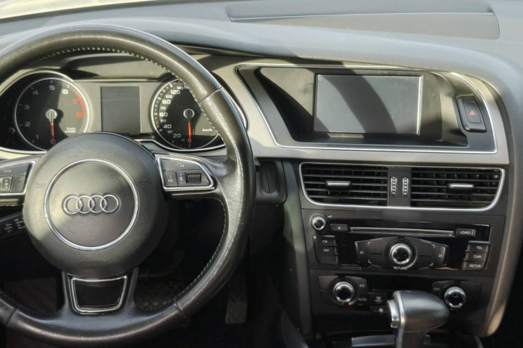 奥迪A4L 2016款 35 TFSI 自动标准型中控内饰7005