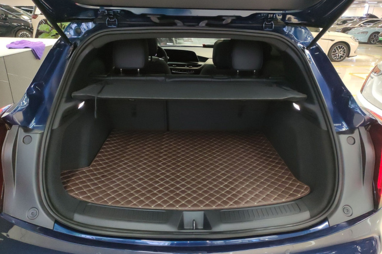 凯迪拉克GT4 2023款 25T 风尚型机舱底盘23