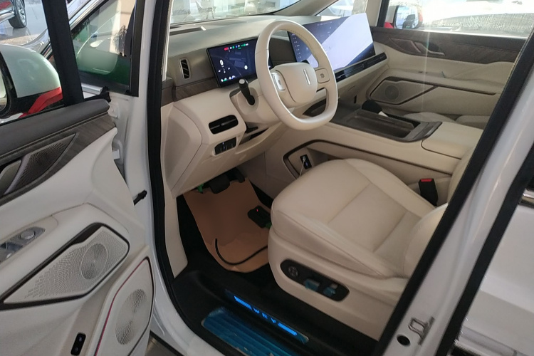 魏牌 高山 2025款 四驱高山8中控内饰20