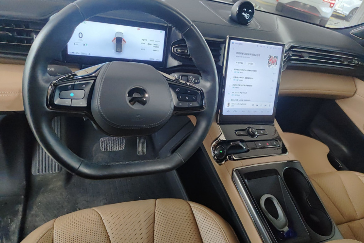 蔚来ES8 2020款 580KM 签名版 六座版中控内饰7001