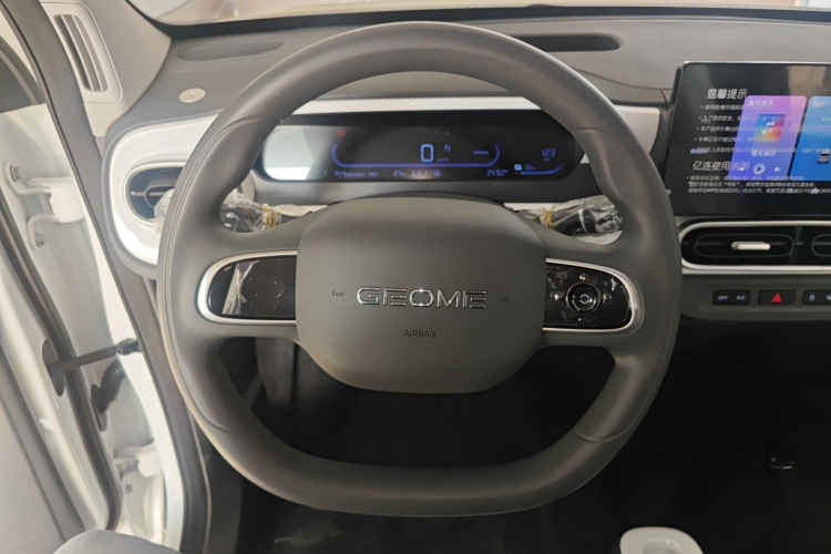 吉利银河 熊猫 2025款 210km 元气熊中控内饰13