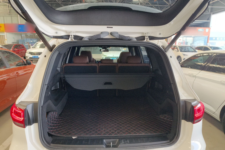 奔驰GLB 2021款 GLB 200 动感型机舱底盘23