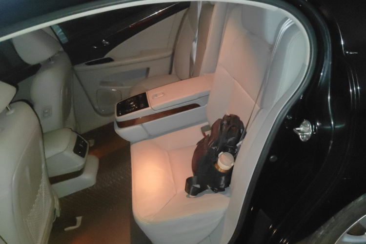 红旗H7 2013款 2.0T 豪华型中控内饰7004