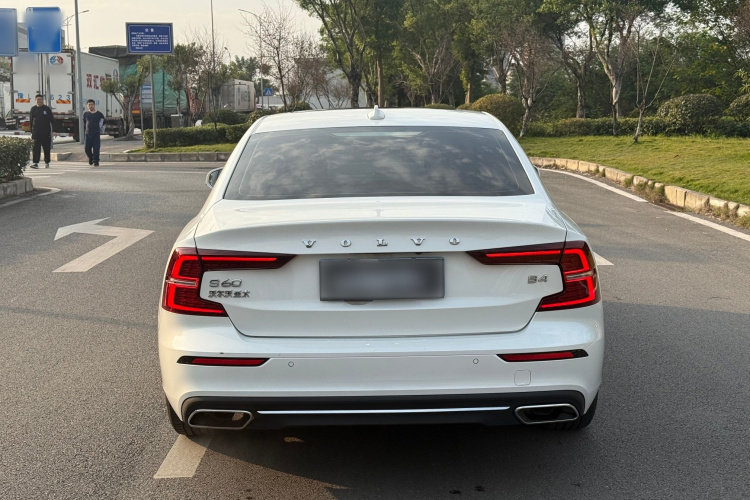 沃尔沃S60 2022款 B4 智逸豪华版车身外观6007