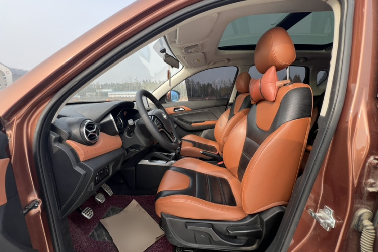 北京汽车 绅宝X35 2016款 1.5L 手动豪华版中控内饰7001