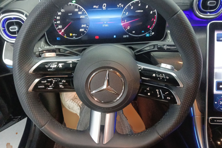 奔驰C级 2023款 改款二 C 260 L 皓夜运动版中控内饰13