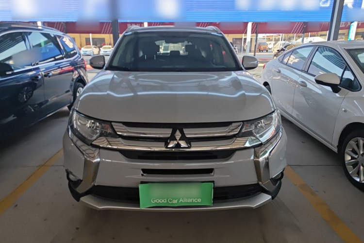 三菱 欧蓝德 2017款 2.0L 两驱荣耀版 5座车身外观6001