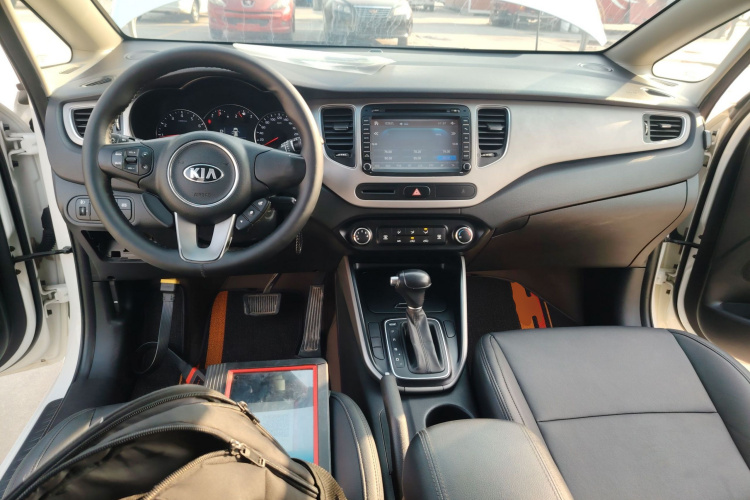 起亚 佳乐 2013款 2.0L 5座自动标准版 国IV中控内饰12