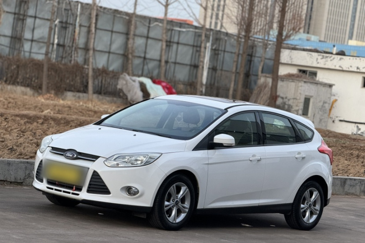 福特 福克斯 2012款 两厢 1.6L 手动风尚型车身外观6003