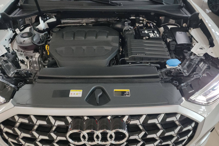 奥迪Q3 2024款 40 TFSI 时尚动感型机舱底盘24